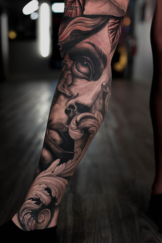 Advent Tattoo Studio & Art Gallery in Spring
