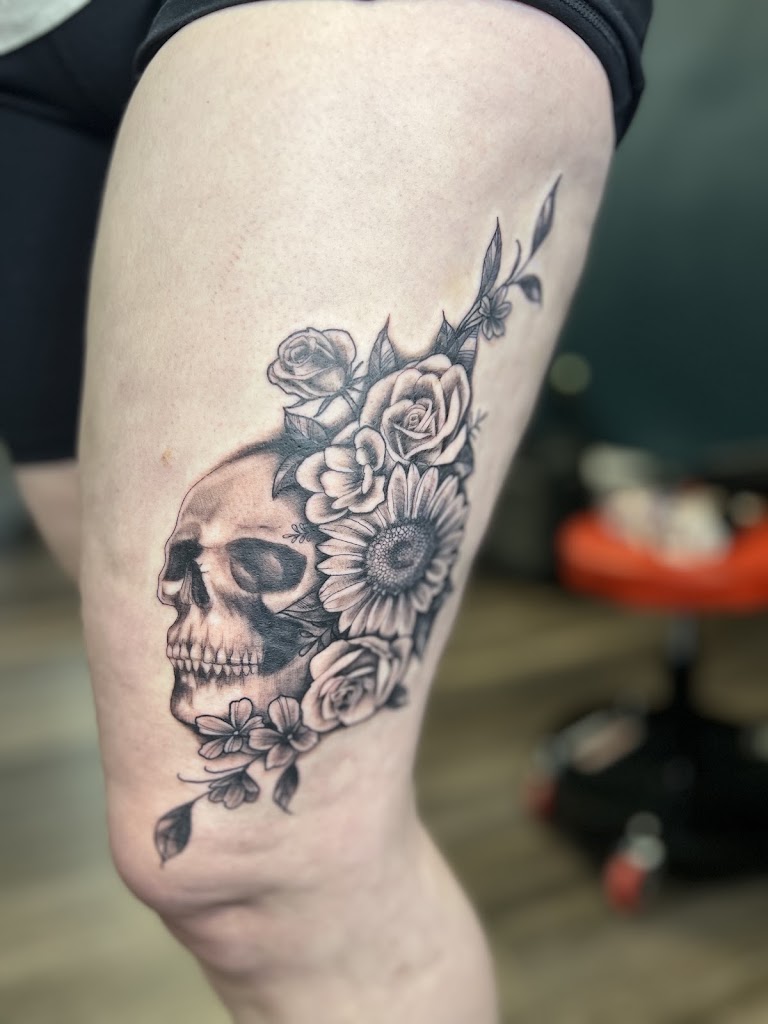 Royal Circle Tattoo studio and Art in Forney