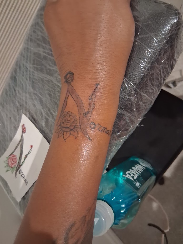 SmiLees Tattoos in Tyler